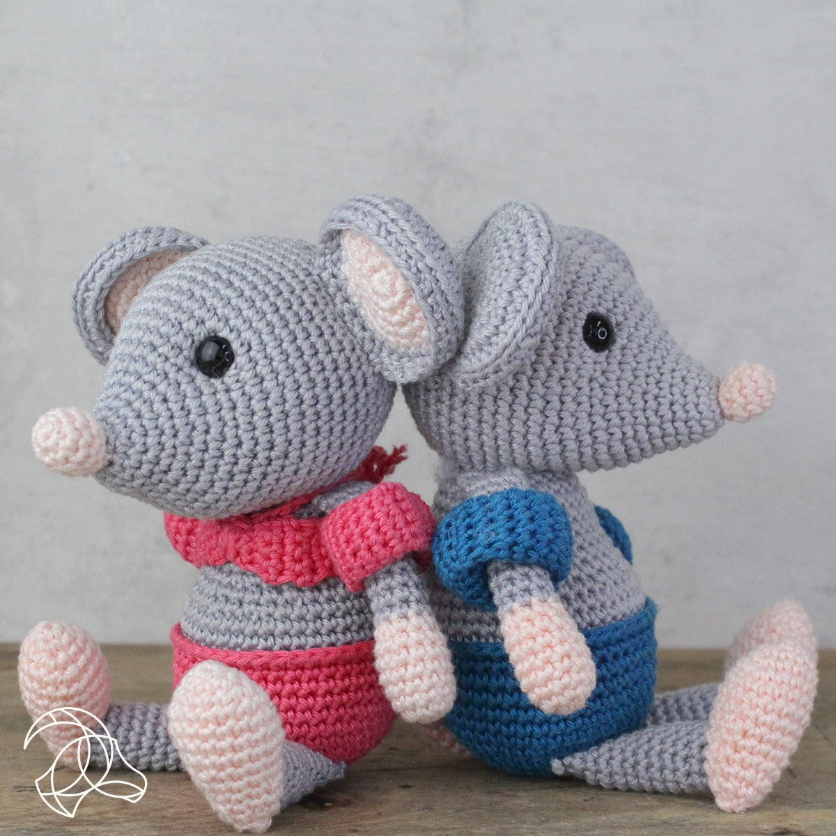 daisy mouse crochet kit